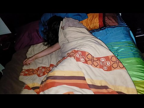 ❤️ Anak tiri berating ibu tiriné enom nalika dheweke turu. Video porno ing pornojv.super-vip.top ☑