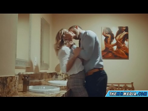 ❤️ Nalika pirang semok seduces sampeyan ing toilet umum Video porno ing pornojv.super-vip.top ☑